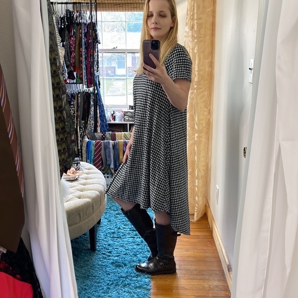 💕Beautiful & fun houndstooth Lularoe Carly Swing Dress💕 - Picture 2 of 10